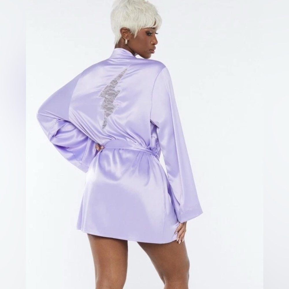 Savage X Fenty Lace Lightning Bolt Satin Robe